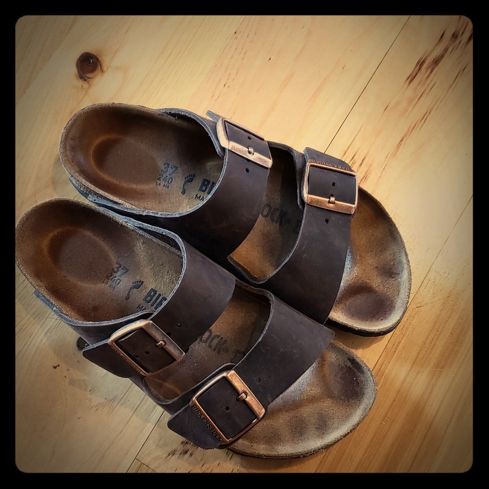 Authentic birkenstocks women size 6 dark brown